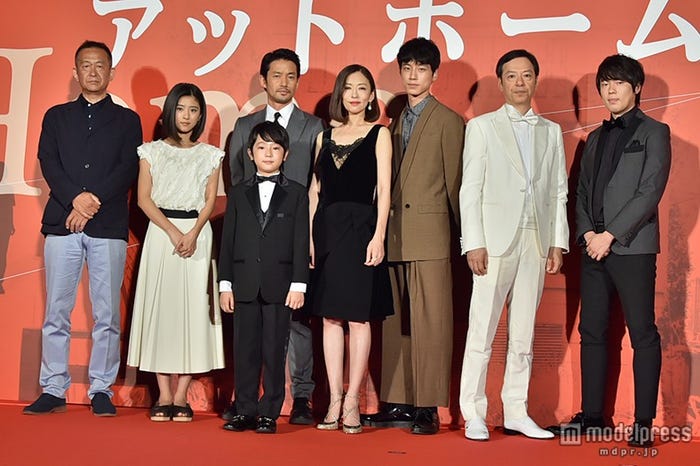 (左から)蝶野博監督、黒島結菜、池田優斗、竹野内豊、松雪泰子、坂口健太郎、板尾創路、村本大輔