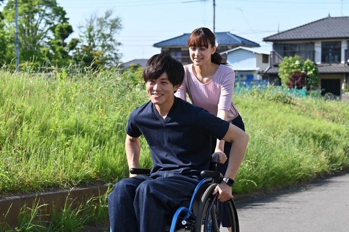 松坂桃李、山本美月/「パーフェクトワールド」第8話より(C)カンテレ