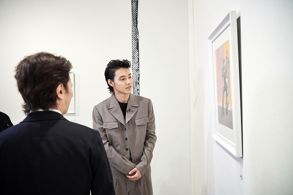 荒木飛呂彦、山崎賢人 （C）2017 映画「ジョジョの奇妙な冒険 ダイヤモンドは砕けない 第一章」製作委員会　（C）LUCKY LAND COMMUNICATIONS／集英社