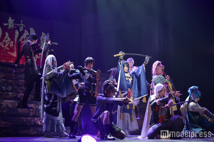 舞台 刀剣乱舞 再演 新キャストも参戦で 軍議面白くなる 闘い続ける座組でありたい 刀剣男士12振り 会見コメント モデルプレス
