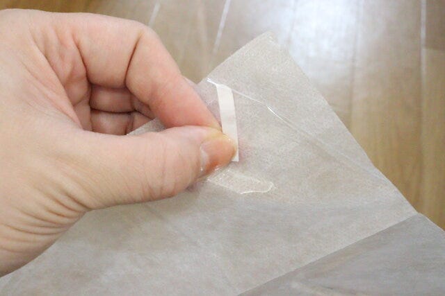 セリア 粘着フィルターシート セリアの粘着フィルターシートは付属シールでフィルムをはがしやすい