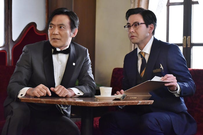 渡辺いっけい、鈴木浩介/「崖っぷちホテル!」第2話より(C)日本テレビ