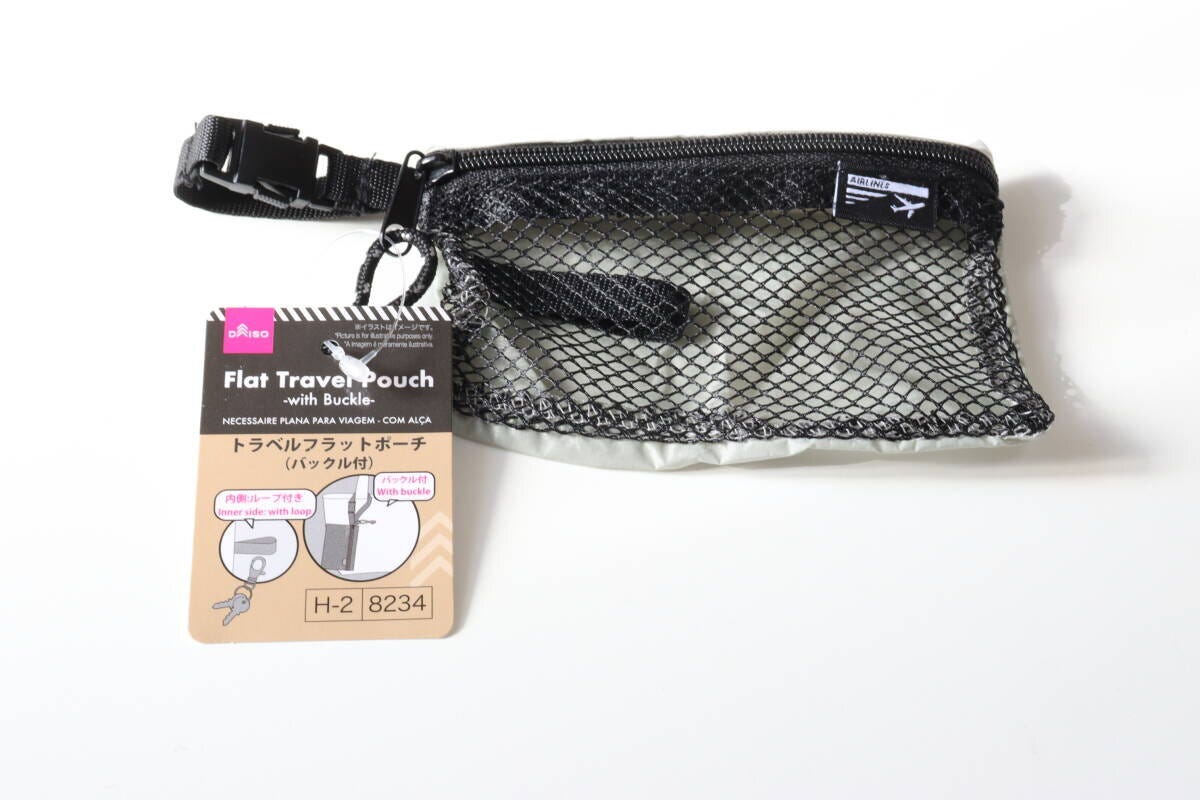 ダイソーのトラベルフラットポーチ