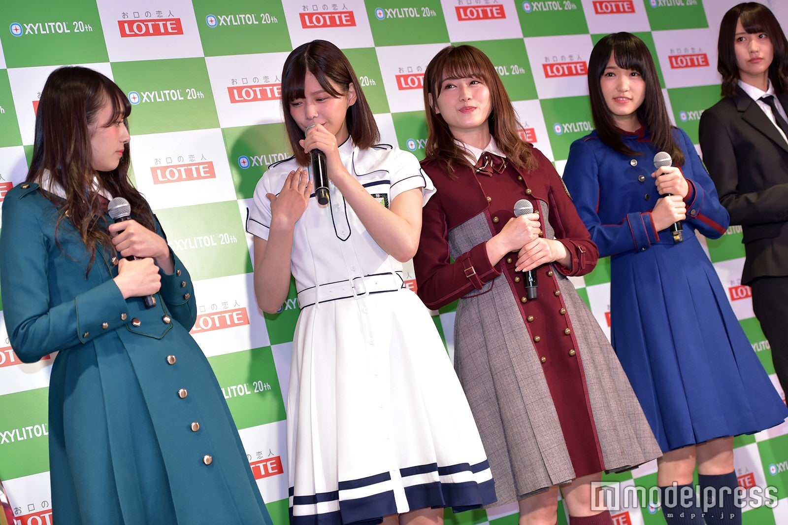 （左から）渡辺梨加、渡邉理佐、守屋茜、菅井友香 （C）モデルプレス