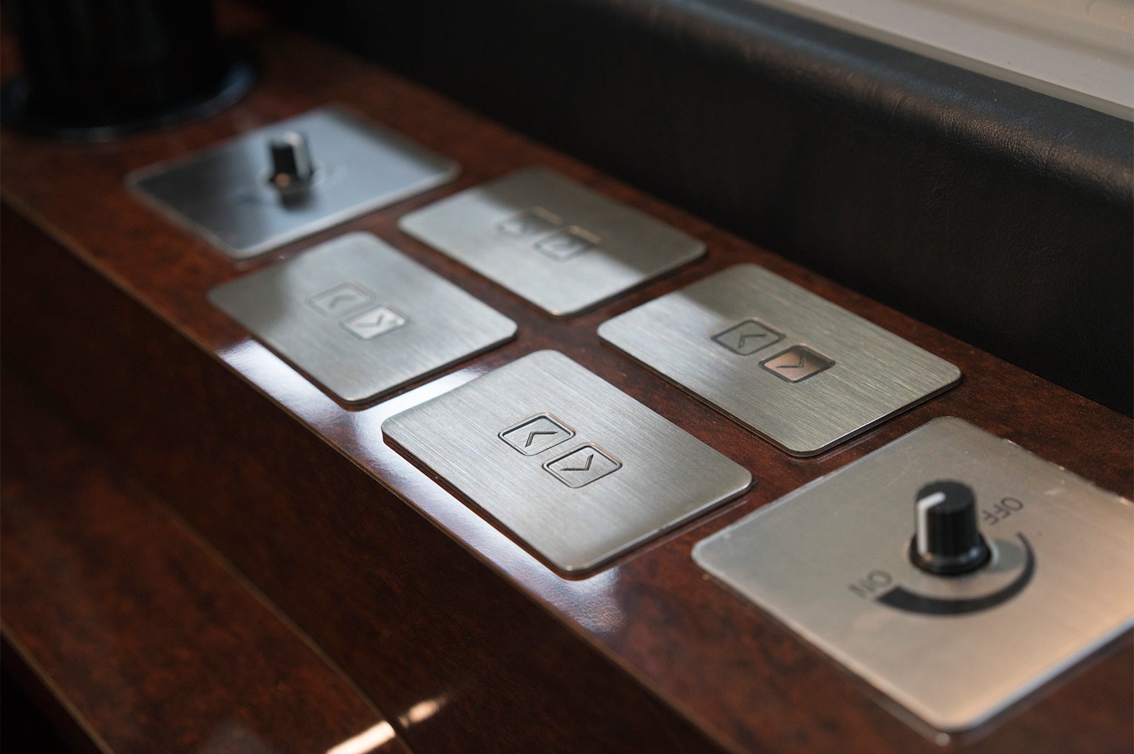 電動操作／画像提供：関東バス株式会社