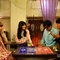 (写真左から)きゃりーぱみゅぱみゅ、石原さとみ、山崎樹範、ピース綾部祐二