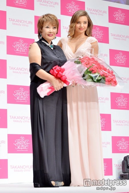 たかの友梨（左）とミランダ・カー（右）