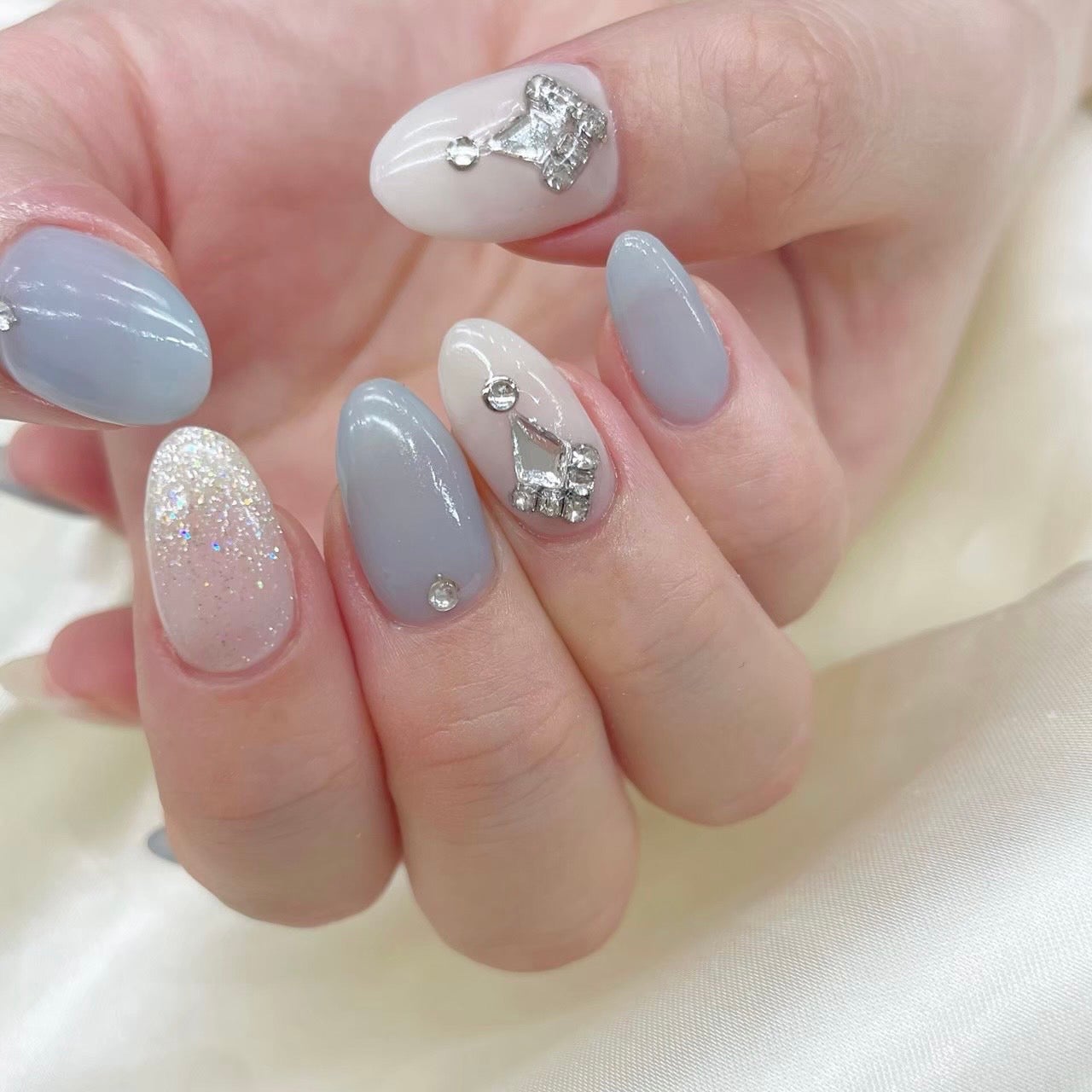 儚げネイルにきゅん！絶妙くすみフレンチ＆アイスカラーでオシャレに【プレゼント企画あり】