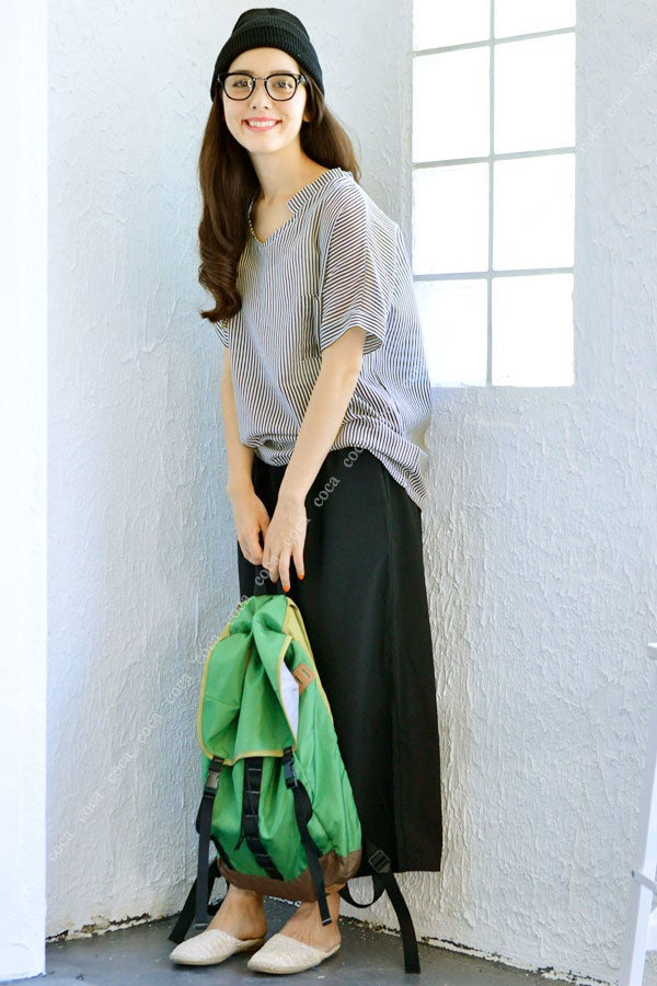 ピンストライプブラウス「coca」2,690円（税込）／画像提供：coca