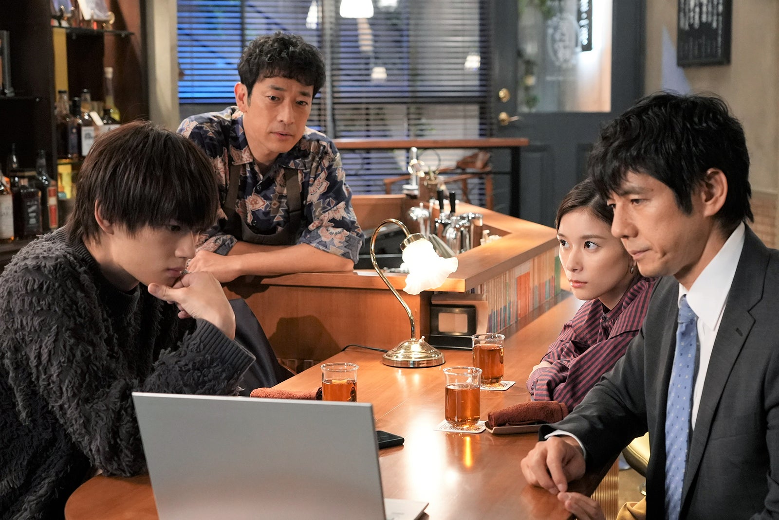 佐野勇斗、迫田孝也、芳根京子、西島秀俊／「真犯人フラグ」より （C）日本テレビ