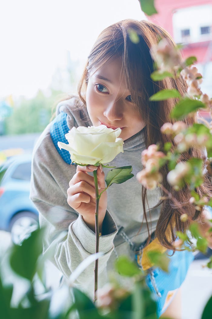 桜井玲香2nd写真集「視線」より(提供写真)