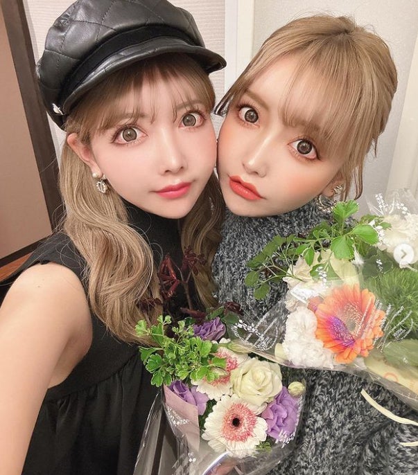 “総額4000万円超え”整形が話題の双子モデル・吉川ちえ&ちか「過去最大級ヤバすぎた」ダウンタイム公開