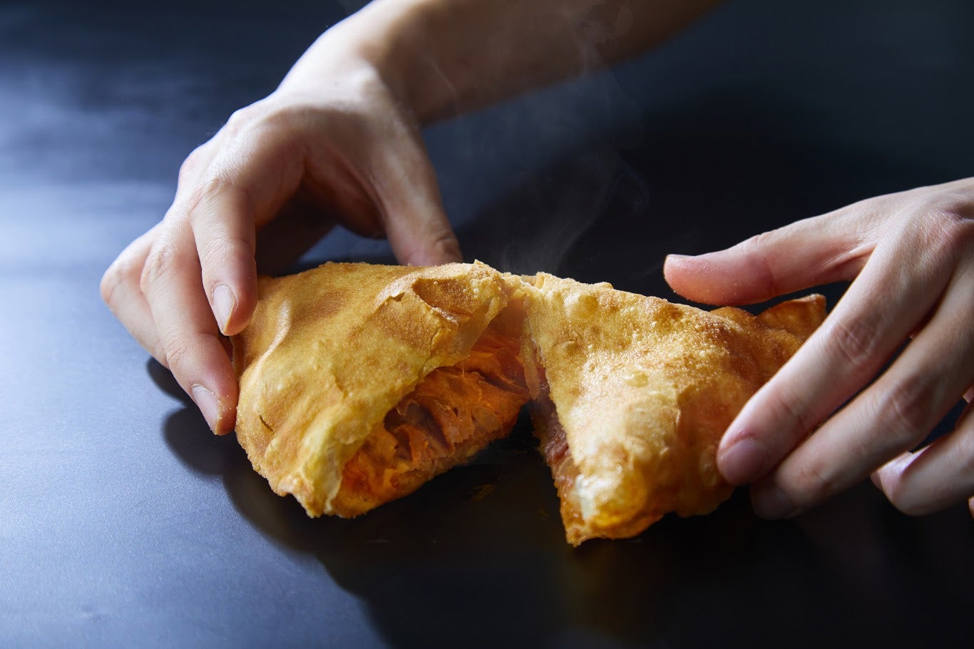 包み揚げピザ（提供画像）