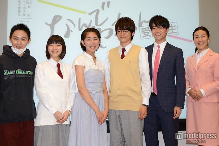 (左から)須賀健太、吉岡里帆、丸山美海監督、白洲迅、大東駿介、白鳥久美子(たんぽぽ)