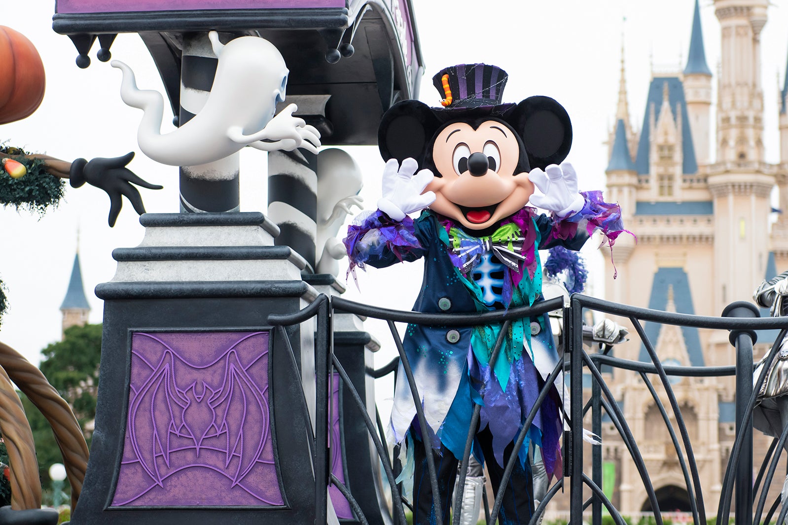 「スプーキー“Boo！”パレード」（C）Disney