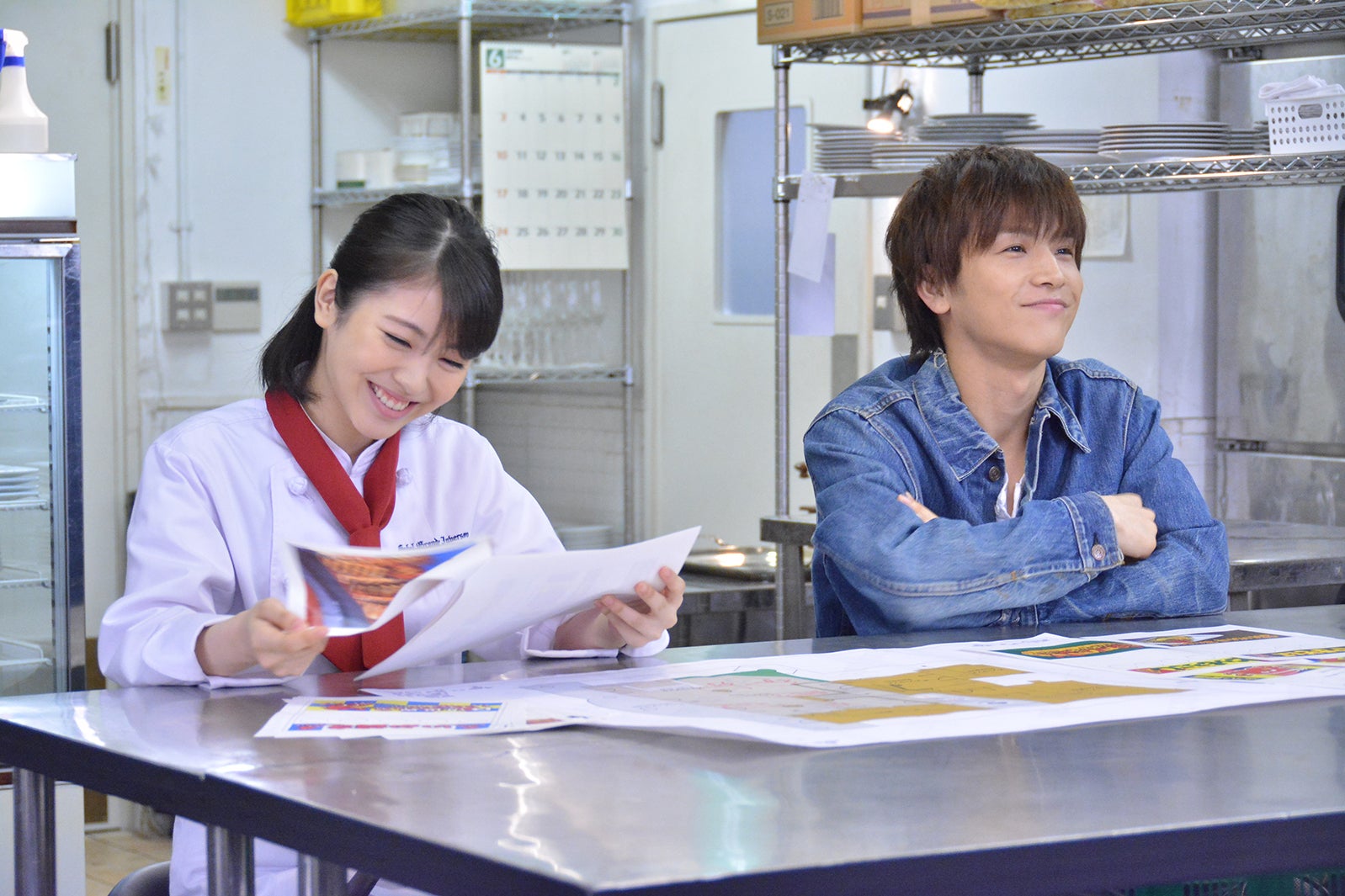 浜辺美波、岩田剛典／「崖っぷちホテル！」第9話より（C）日本テレビ