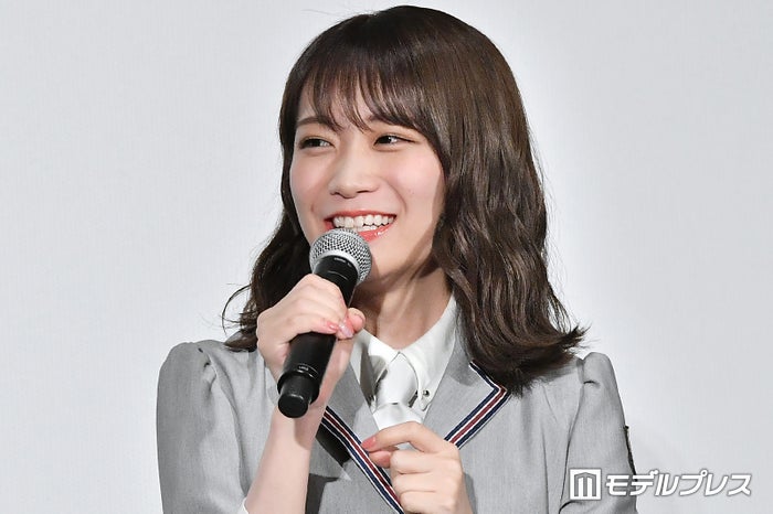生駒里奈 乃木坂46秋元真夏と キス寸前 愛が爆発しました モデルプレス