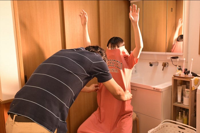 眞島秀和、飯沼愛 (C)「パパとムスメの7日間」製作員会