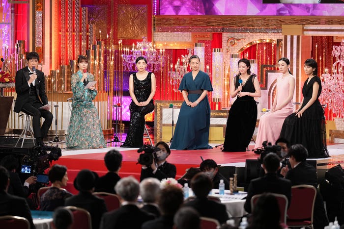 羽鳥慎一アナウンサー、有村架純、安藤サクラ、尾野真千子、清野菜名、永野芽郁、松本穂香(写真提供:東京写真記者協会)