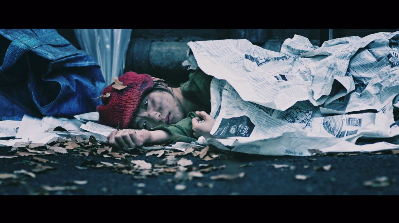 JY（知英）寒空の中、衝撃の姿に…変貌遂げ“現代版プリティウーマン”になる