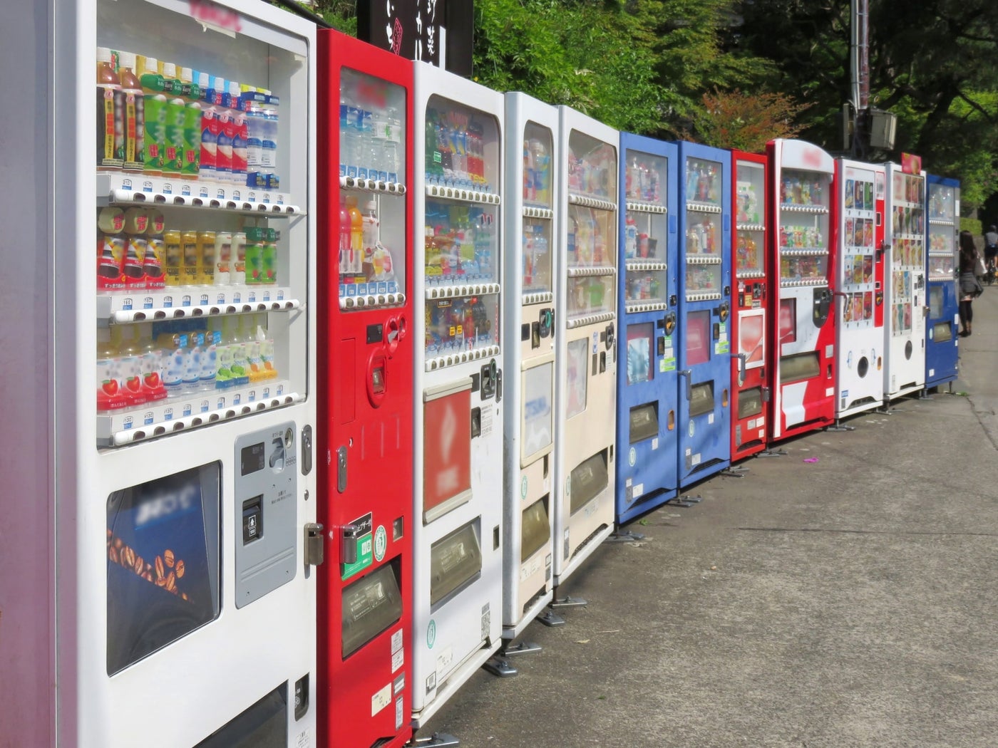 とにかく自販機が多く目につく日本。外国人から見ると、やっぱり少し違和感があるよう。「こんなにたくさん本当に必要？」