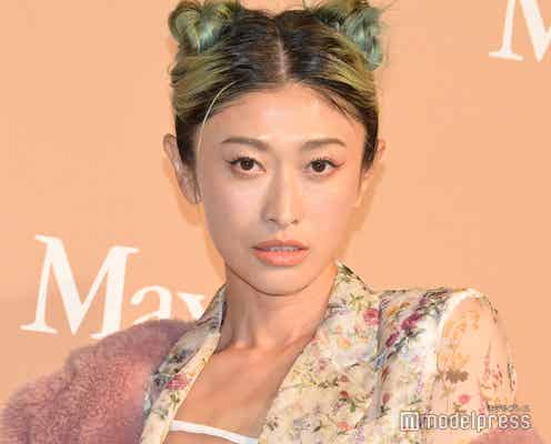 山田優、透け感インナー×テディベアコートで抜群の存在感 前田敦子らも登場