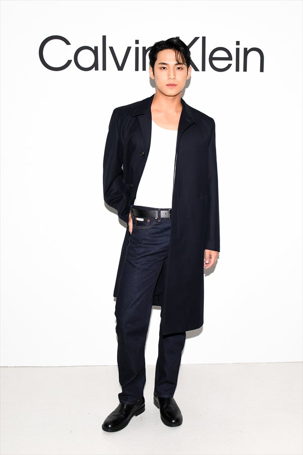 SEVENTEENミンギュ、ブラックスーツで色気漂う パリ「Calvin
