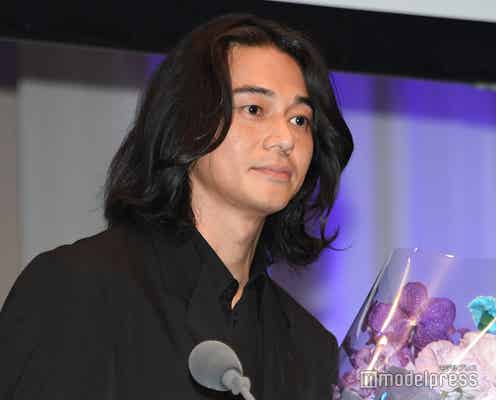 東出昌大、主演男優賞受賞 俳優業への思い語る「良い映画の現場に戻ってこれたら」【第33回日本映画批評家大賞】