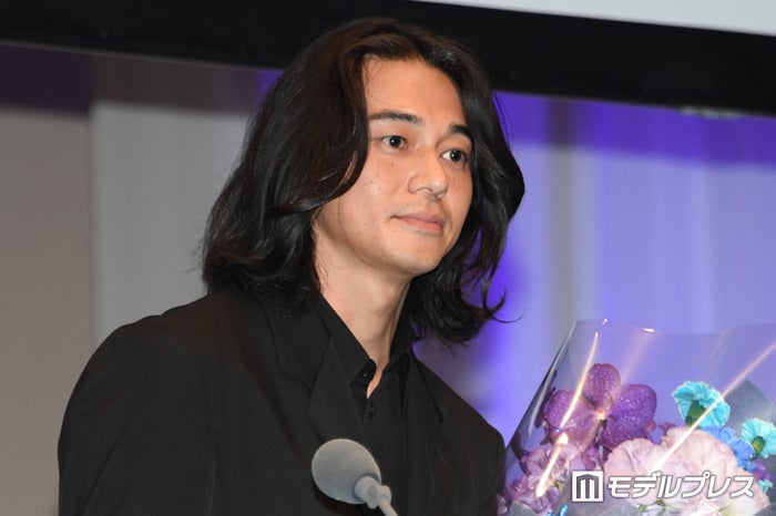 東出昌大、主演男優賞受賞 俳優業への思い語る「良い映画の現場に戻ってこれたら」【第33回日本映画批評家大賞】