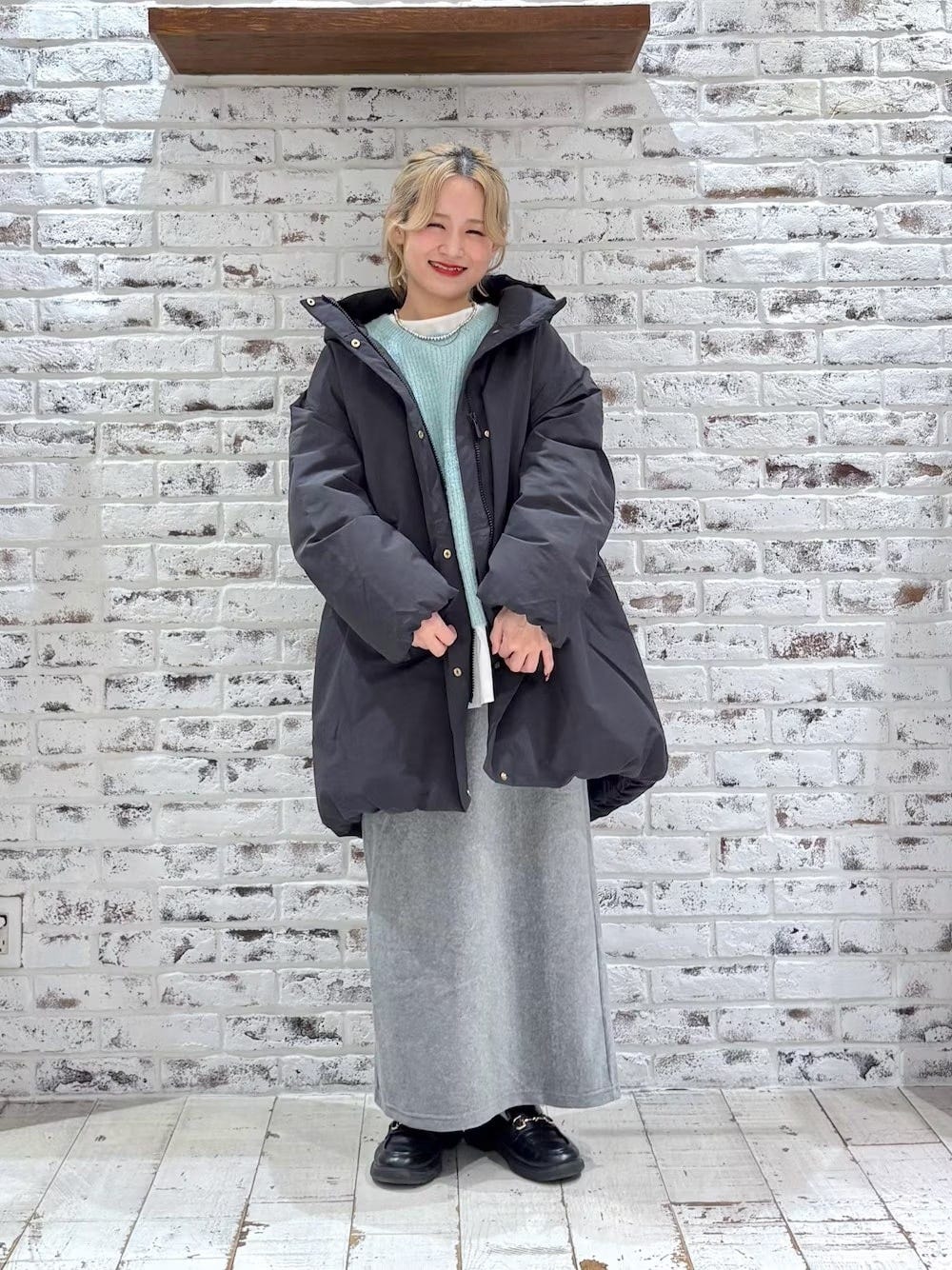 【OKコーデ】きれい色のインナーを合わせて差し色に　出典：WEAR