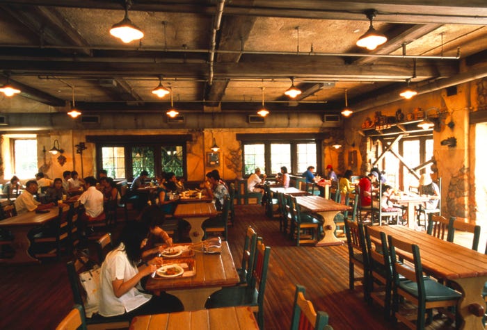 「ミゲルズ・エルドラド・キャンティーナ」内観(C)Disney