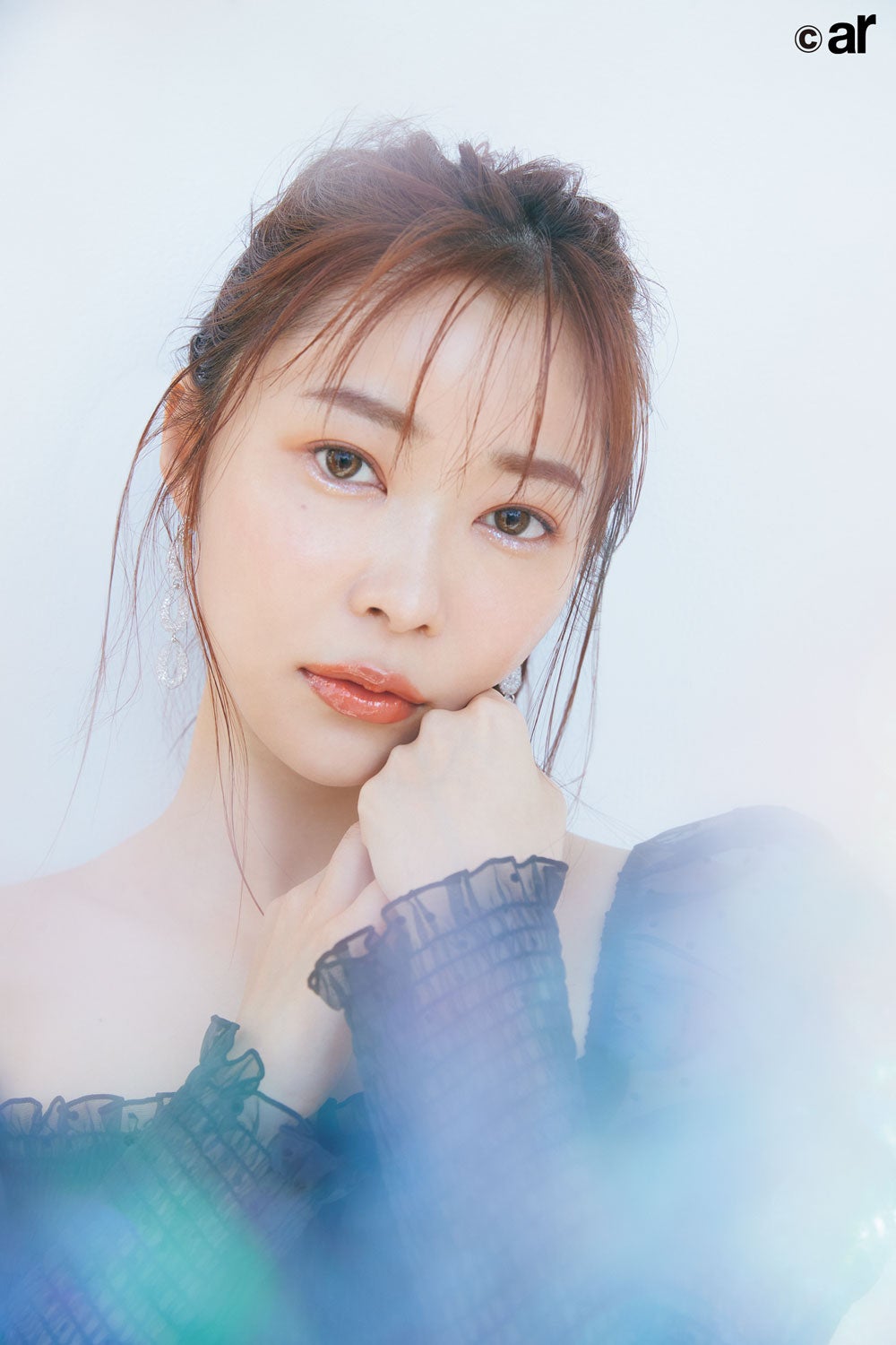 吉岡里帆 惜しみない美谷間を披露 Ar 1年半ぶり表紙で圧倒的透明感 モデルプレス