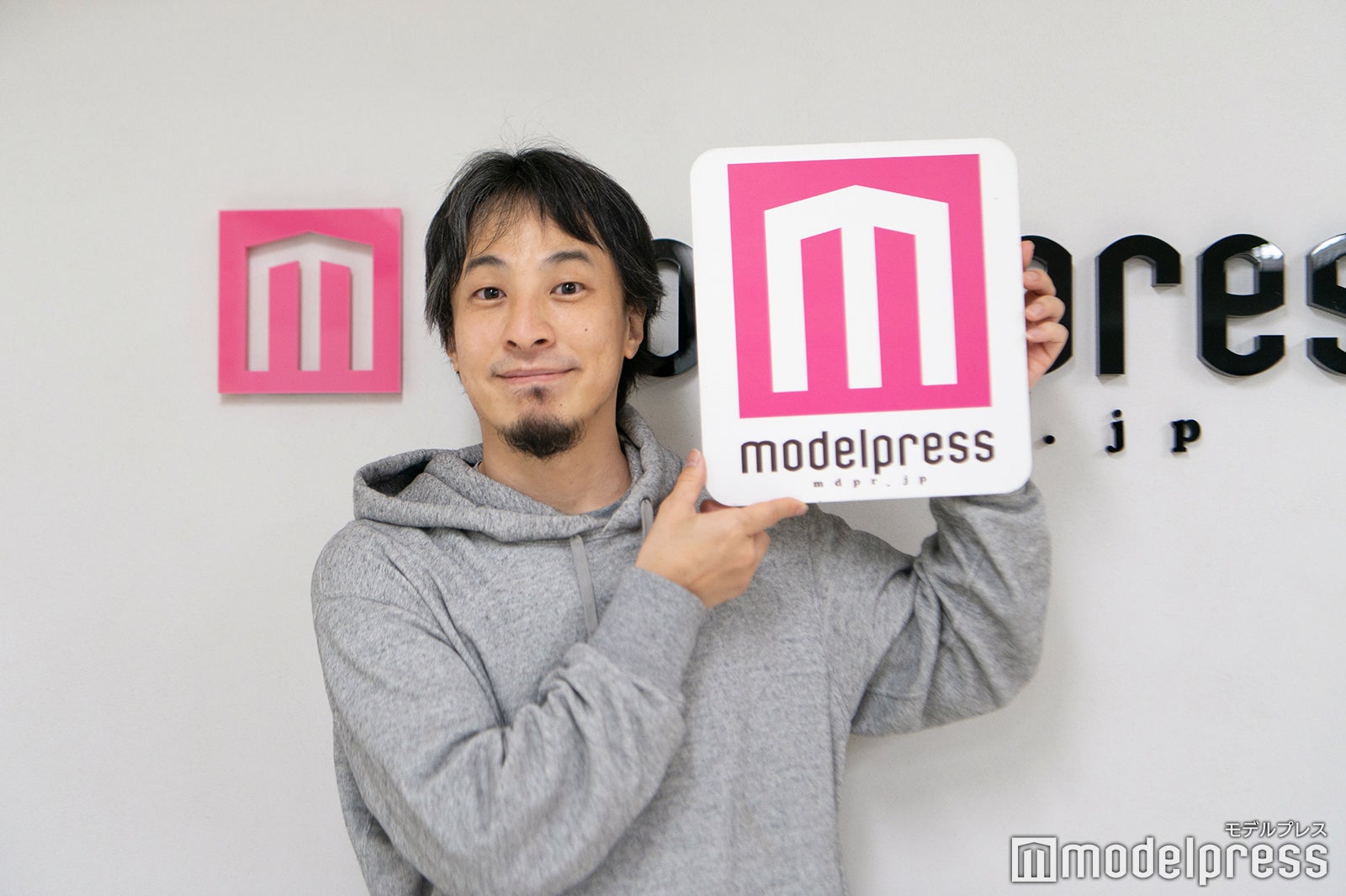 モデルプレスに来社したひろゆき氏 （C）モデルプレス
