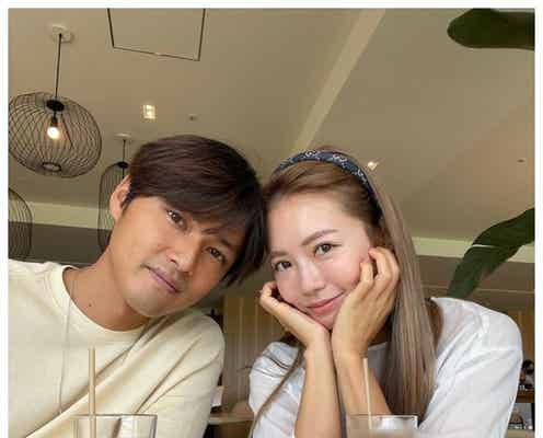 鈴木あや&元「テラハ」寺島速人、結婚記念日に密着2ショット「カラダの一部みたいな存在」交際からは5年