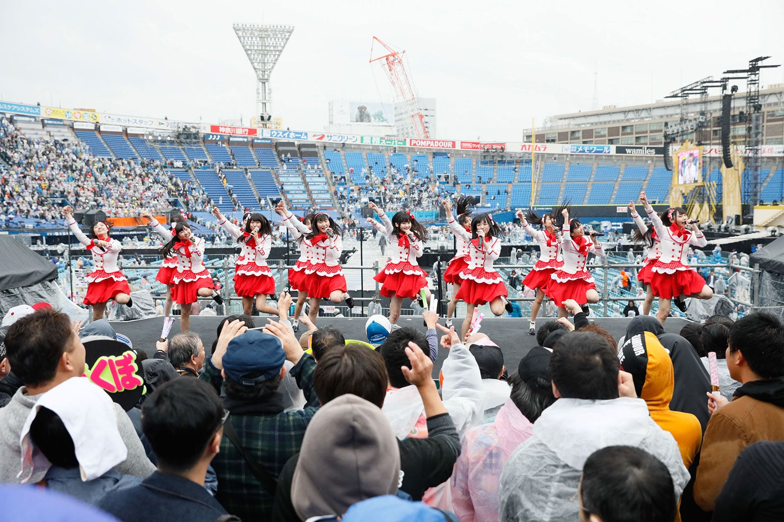 「AKB48グループ春のLIVEフェスin横浜スタジアム」（C）AKS