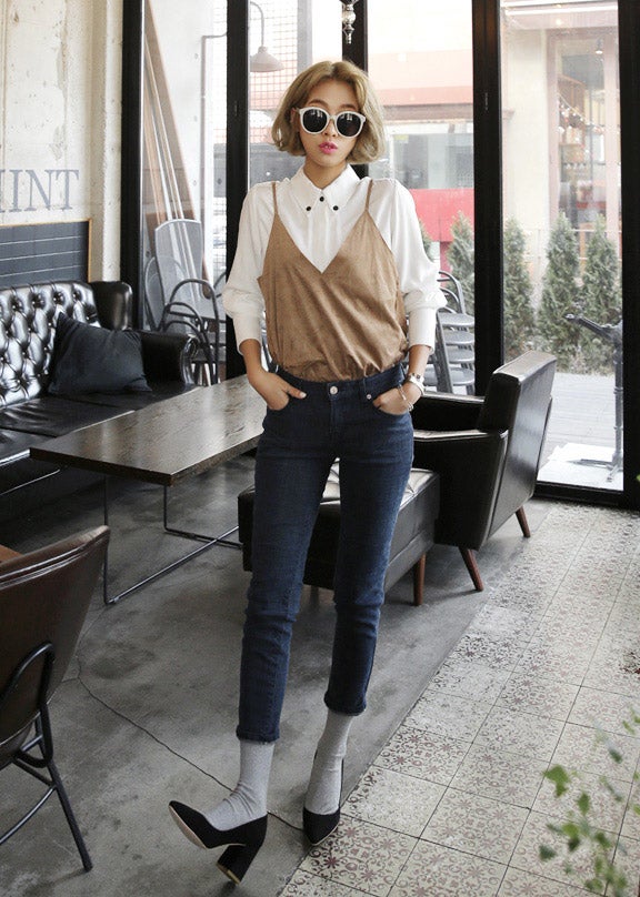 スエード調Vネックキャミソール・全3色「DHOLIC」1,803円（税込）／画像提供：DHOLIC