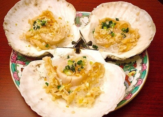 帆立の酒蒸し春雨のせも定番メニューのひとつ