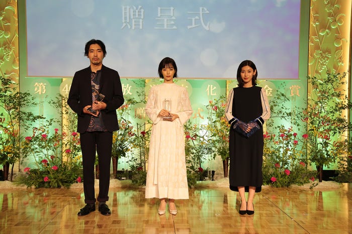 柄本佑、桜井ユキ、白石聖 (提供写真)