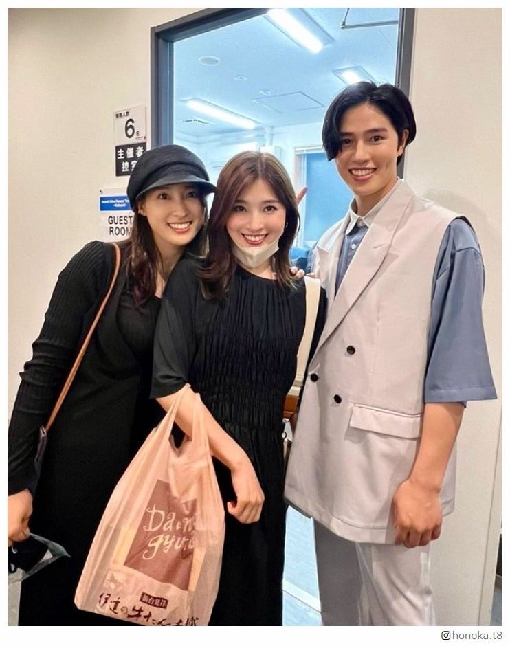 土屋太鳳、姉・炎伽と弟・神葉との姉弟ショットに「遺伝子最強」「美男美女すぎる」の声