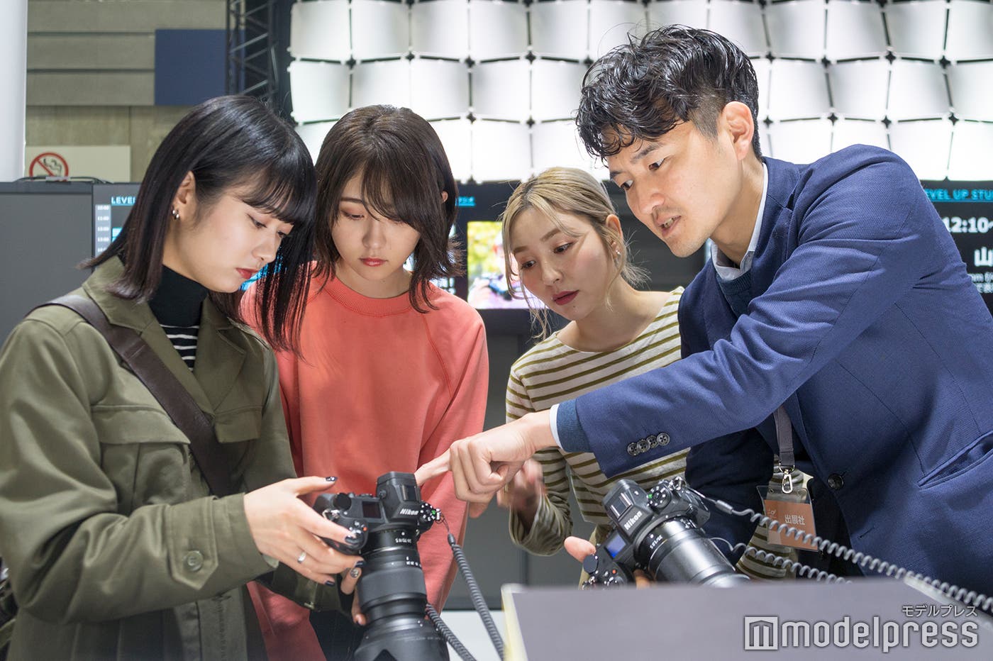 使い方を教えてもらえるのもポイント(C)モデルプレス