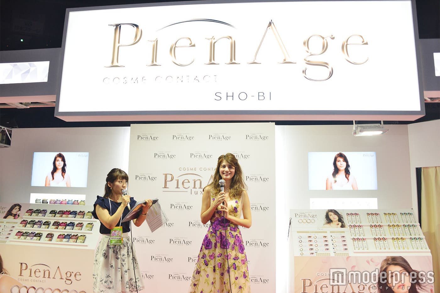 マギーが至近距離でトークショー (C)モデルプレス
