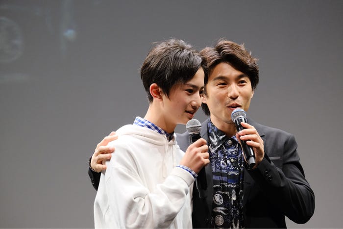 石原颯也、中尾明慶(C)ホリプロ