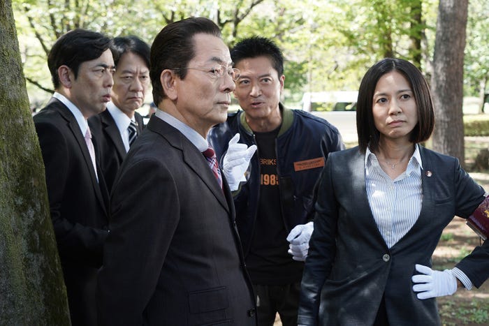 山中崇史、川原和久、水谷豊、寺脇康文、篠原ゆき子「相棒season22」第3話より(C)テレビ朝日