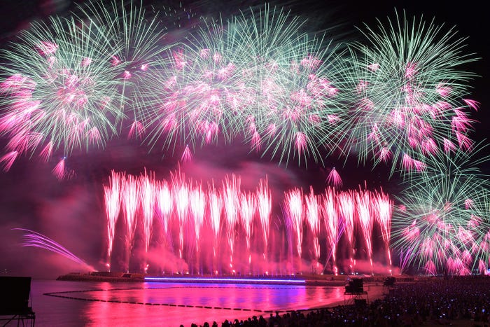 昨年の『WE ◆ NAMIE HANABI SHOW』(C)沖縄タイムス社
