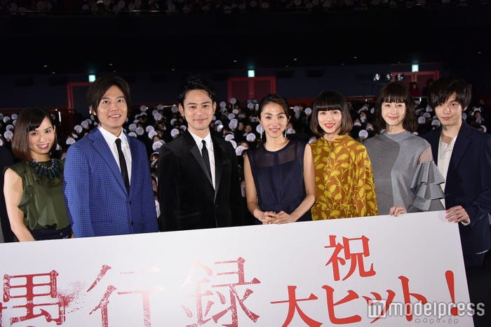 (左から)市川由衣、小出恵介、妻夫木聡、満島ひかり、臼田あさ美、松本若菜、中村倫也(C)モデルプレス