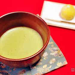 「清照由苑」の茶室/「両河内産抹茶 白拍子」日替わり和菓子付き¥540