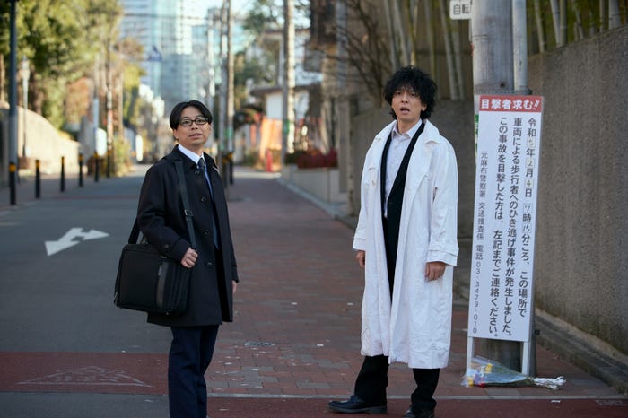 浜野謙太、生田斗真「警部補ダイマジン」第2話より(C)テレビ朝日