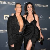 交際中のケイティ ペリー オーランド ブルーム お揃いのたまごっちが 謎だけど可愛い と話題に Met Gala 16 モデルプレス 交際中のケイティ ペリー オーランド ブルーム お揃いのたまごっちが 謎だけど可愛い と話題に Met Gala 16 モデルプレス