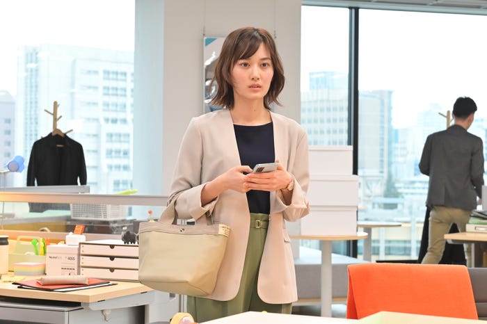 山下美月「着飾る恋には理由があって」(C)TBS