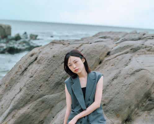 “日向坂46副キャプテン就任”高橋未来虹、ノースリーブ姿で肌見せ「ヤンジャン」ソロで初登場